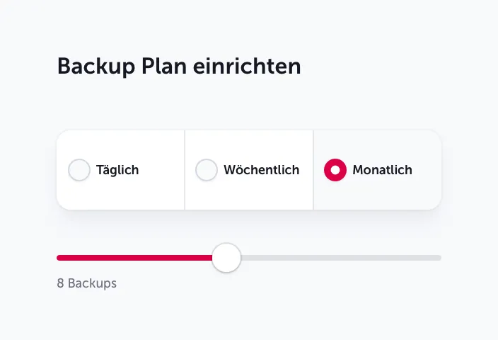 Screenshot aus dem virtual Datacenter von hosttech. Überschrift "Backup Plan einrichten" darunter eine Auswahlbox mit den drei Optionen "Täglich", "Wöchentlich" und "Monatlich". Die Option "Monatlich" ist ausgewählt. Darunter ist ein Schieberegler zur Konfiguration der Anzahl Backups. Dieser ist auf 8 Backups eingestellt.