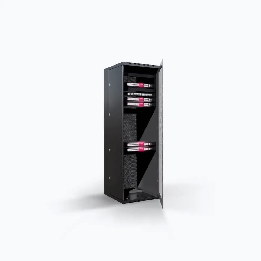 Visualisierung Server-Rack mit mehreren besetzten Höheneinheiten im Colocation-Angebot von hosttech.